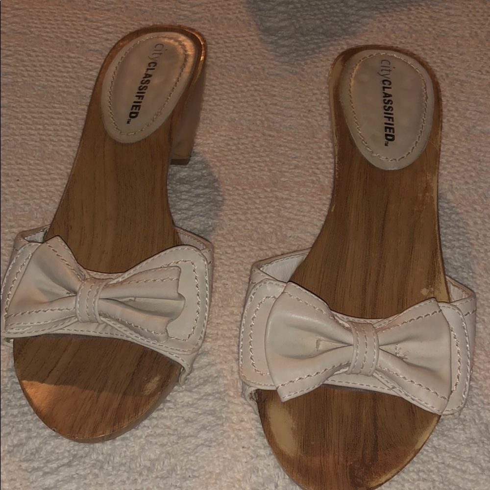 Bowed low heels